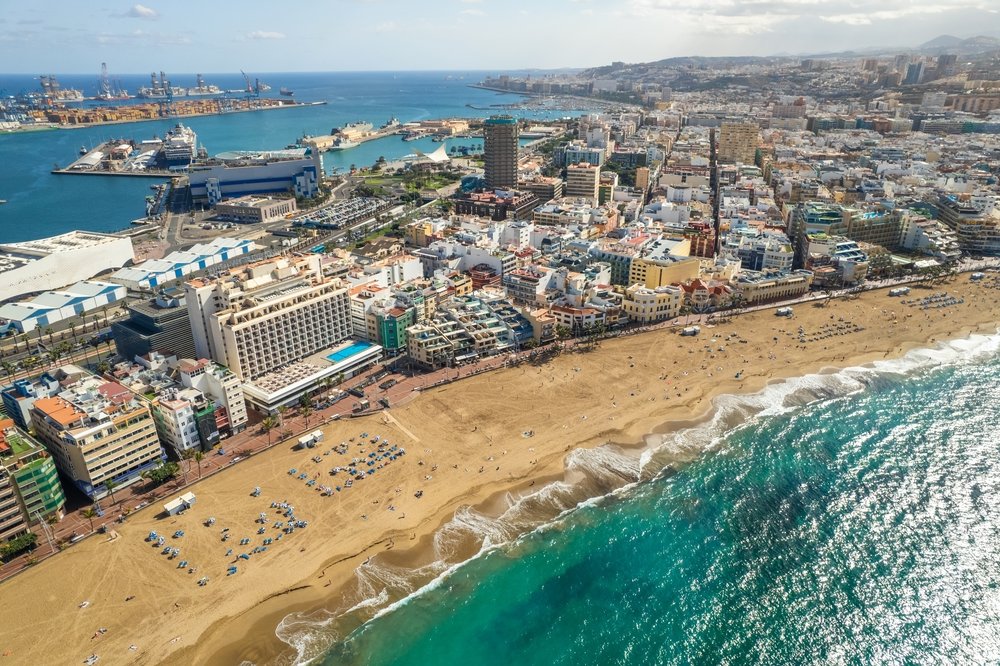 Playa de Las Canteras en la ciudad de Las Palmas, Gran Canaria